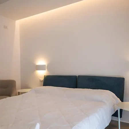 Aura 4* يتوجاني