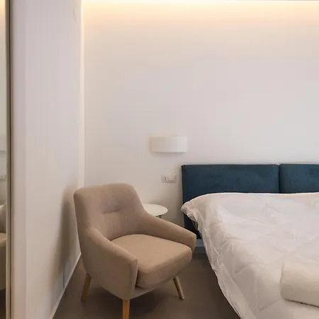 Aura 4* يتوجاني