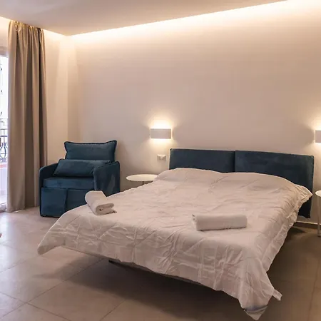 Aura 4*